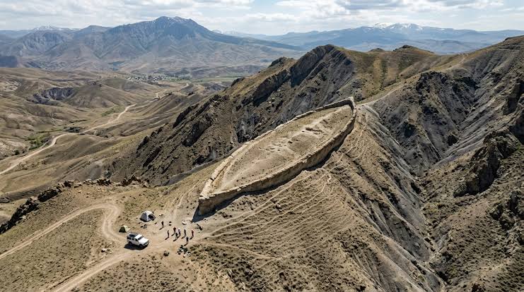 Formação rochosa em formato de barco na região de Durupınar, próxima ao Monte Ararat, na Turquia